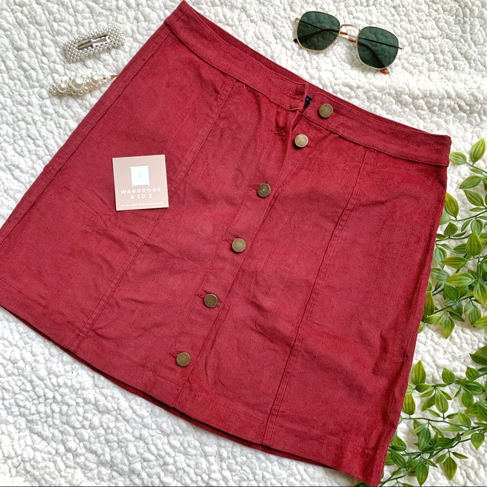 Button detailed mini skirt NWT